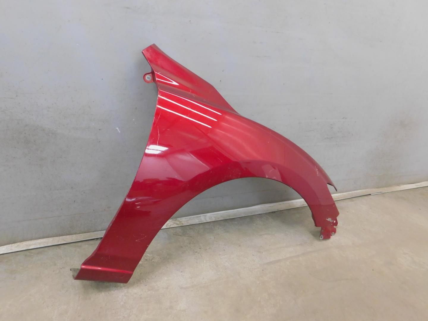 Крыло переднее правое