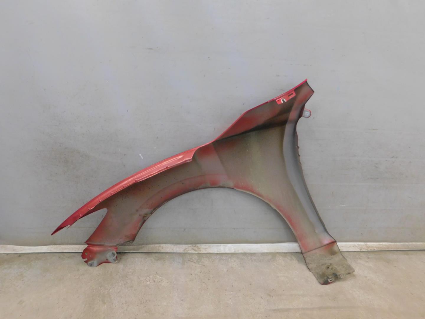 Крыло переднее правое