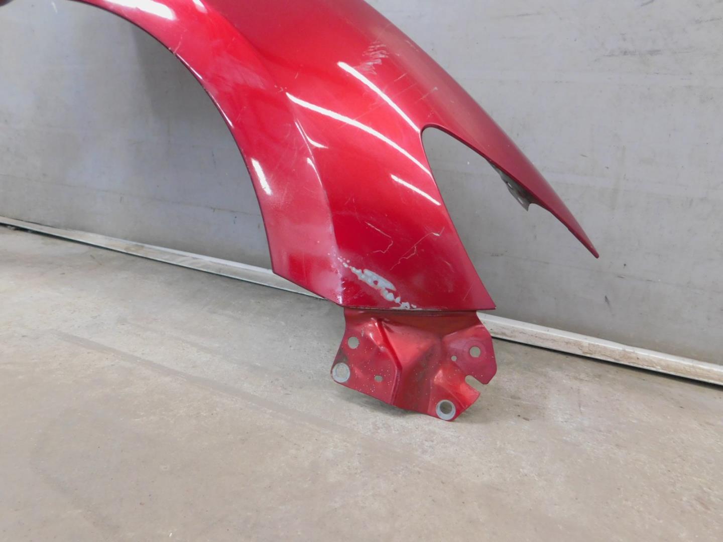 Крыло переднее правое