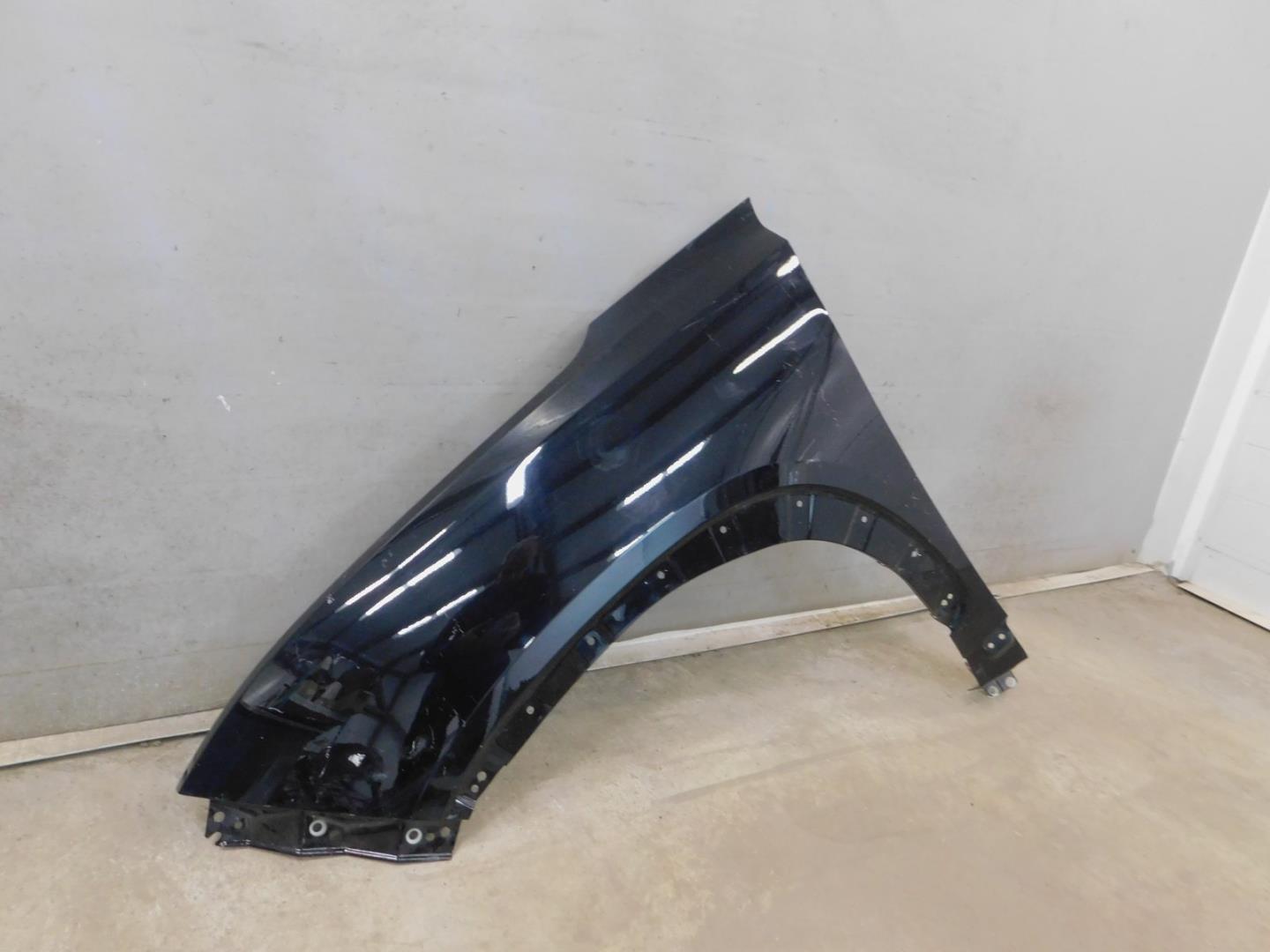 Крыло переднее левое