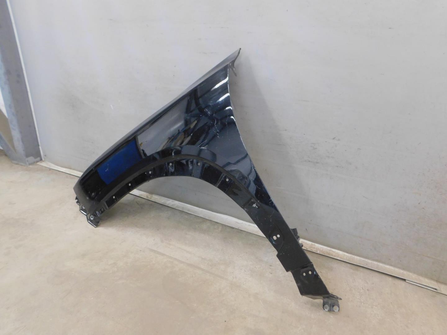 Крыло переднее левое