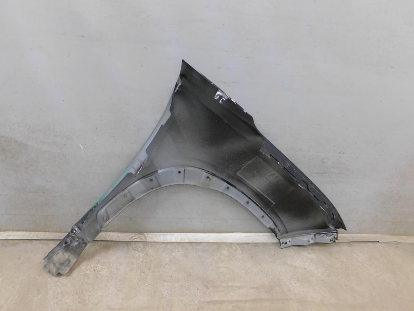 Крыло переднее левое