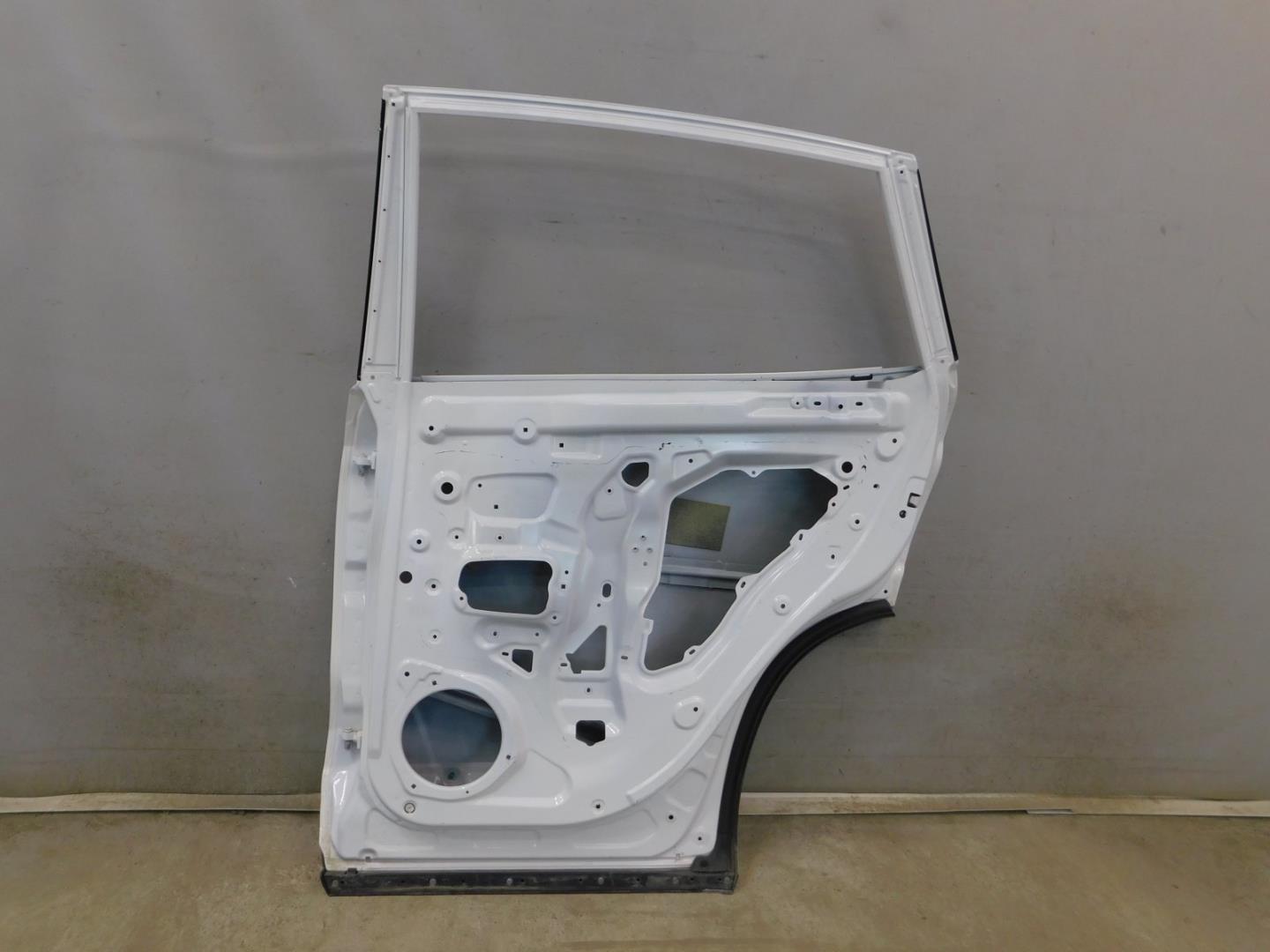 Дверь задняя правая