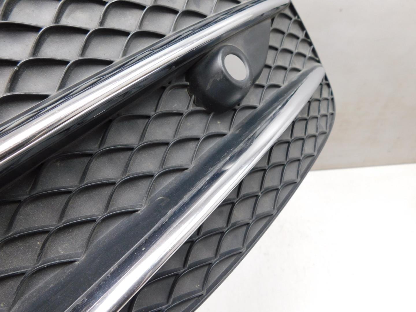 Решетка в бампер левая