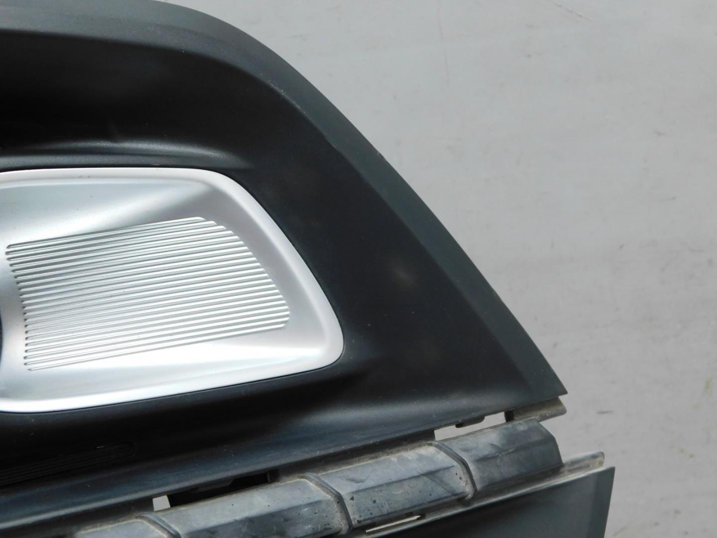 Решетка в бампер правая