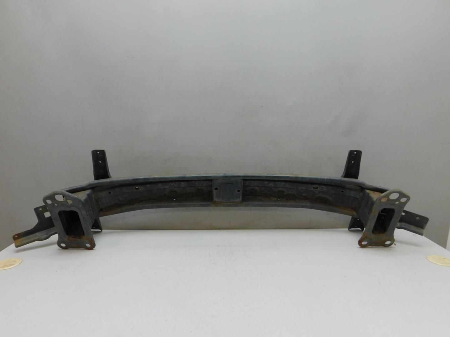 Усилитель переднего бампера