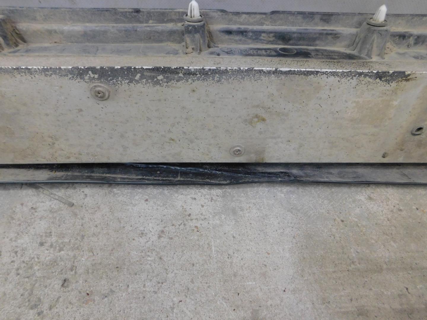 Подножка левая