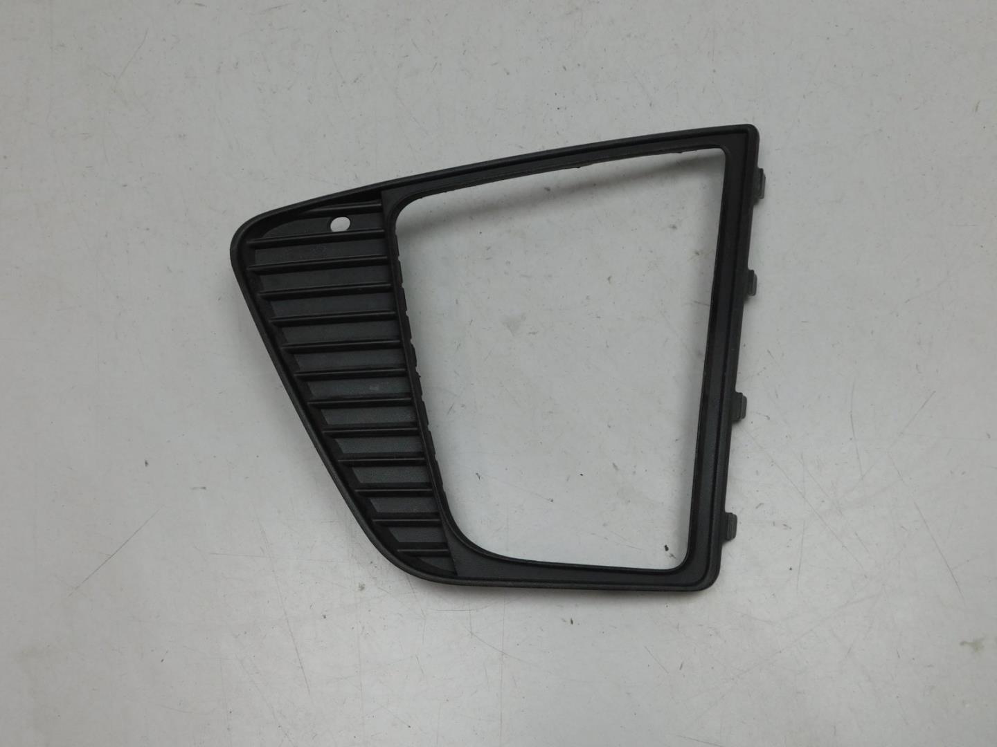 Решетка в бампер левая