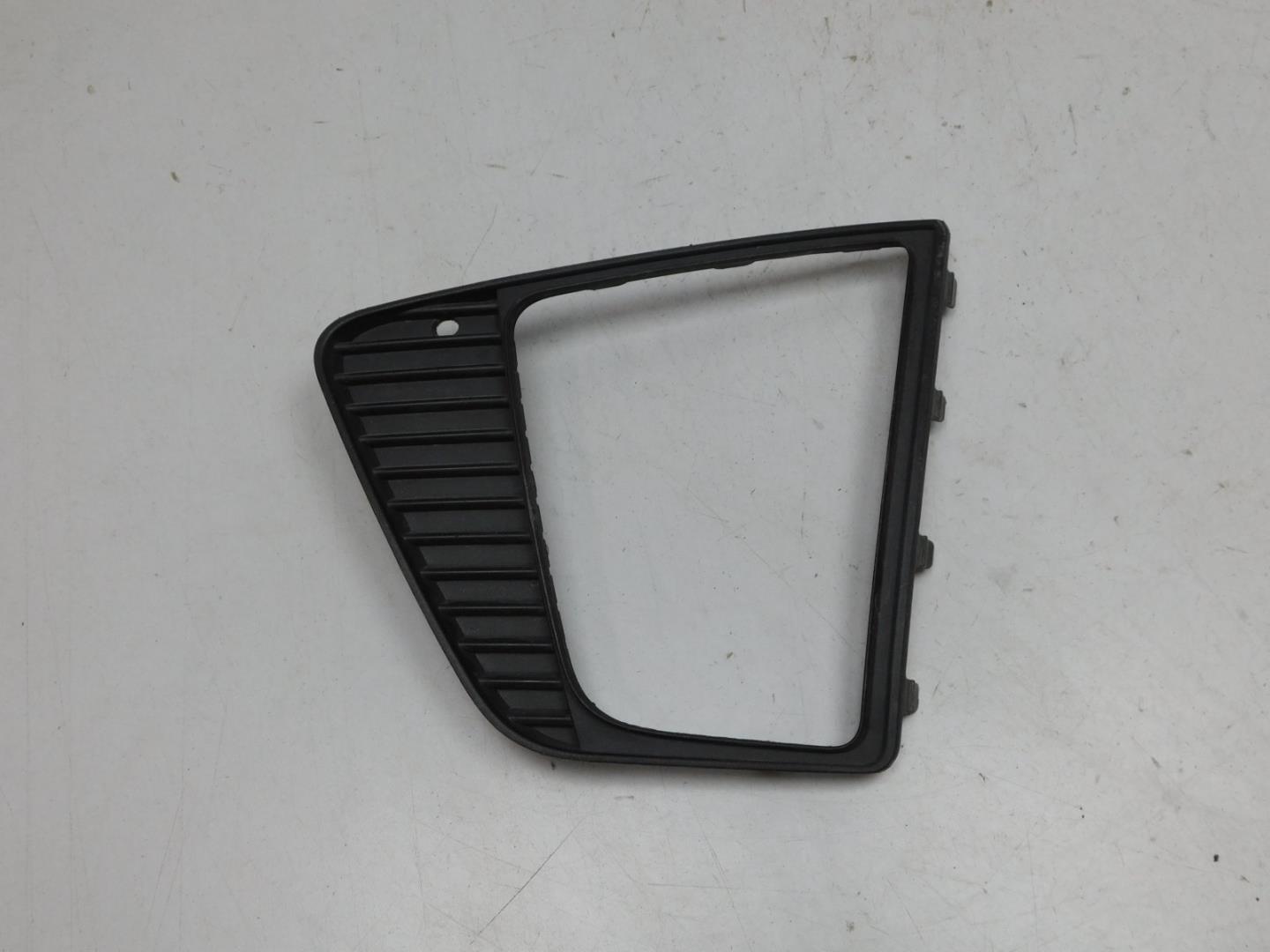 Решетка в бампер левая