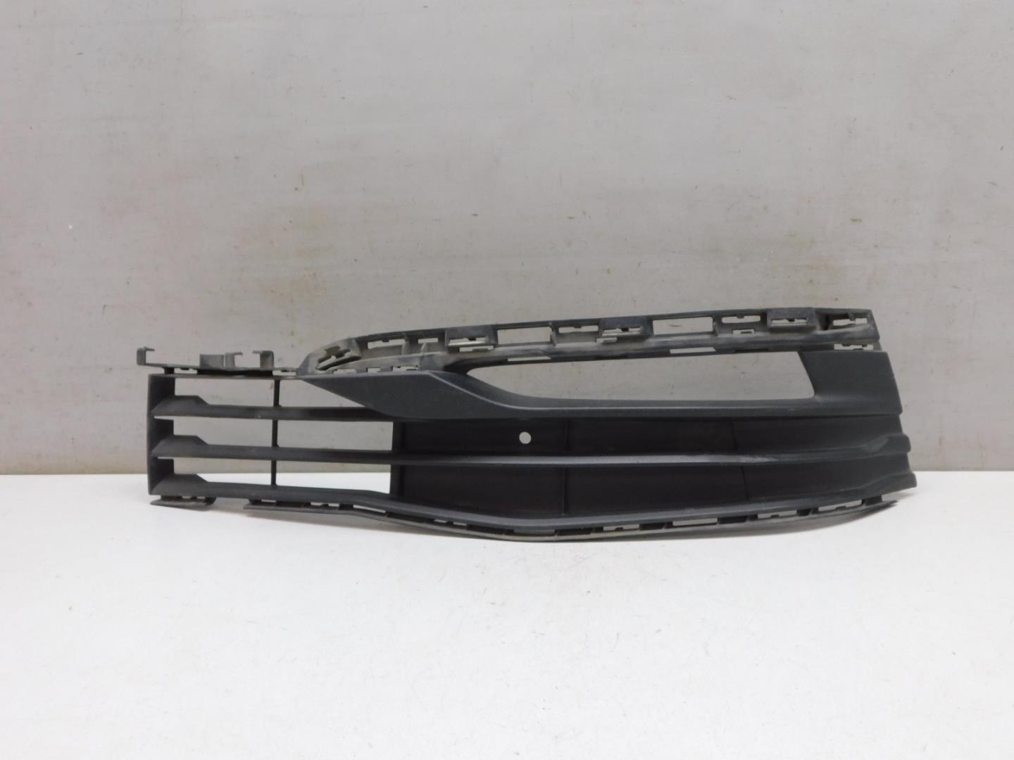 Решетка в бампер левая