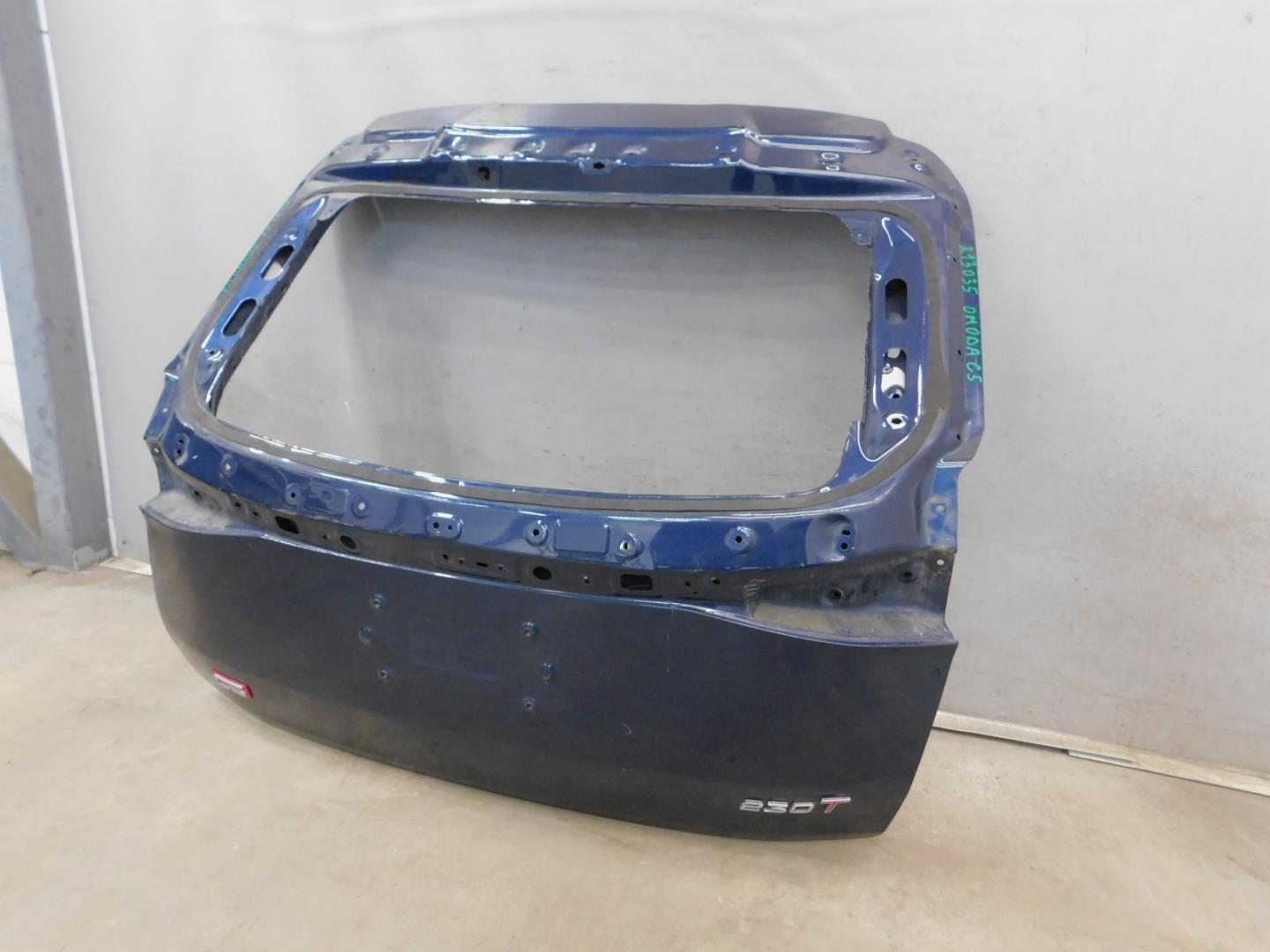 Дверь багажника