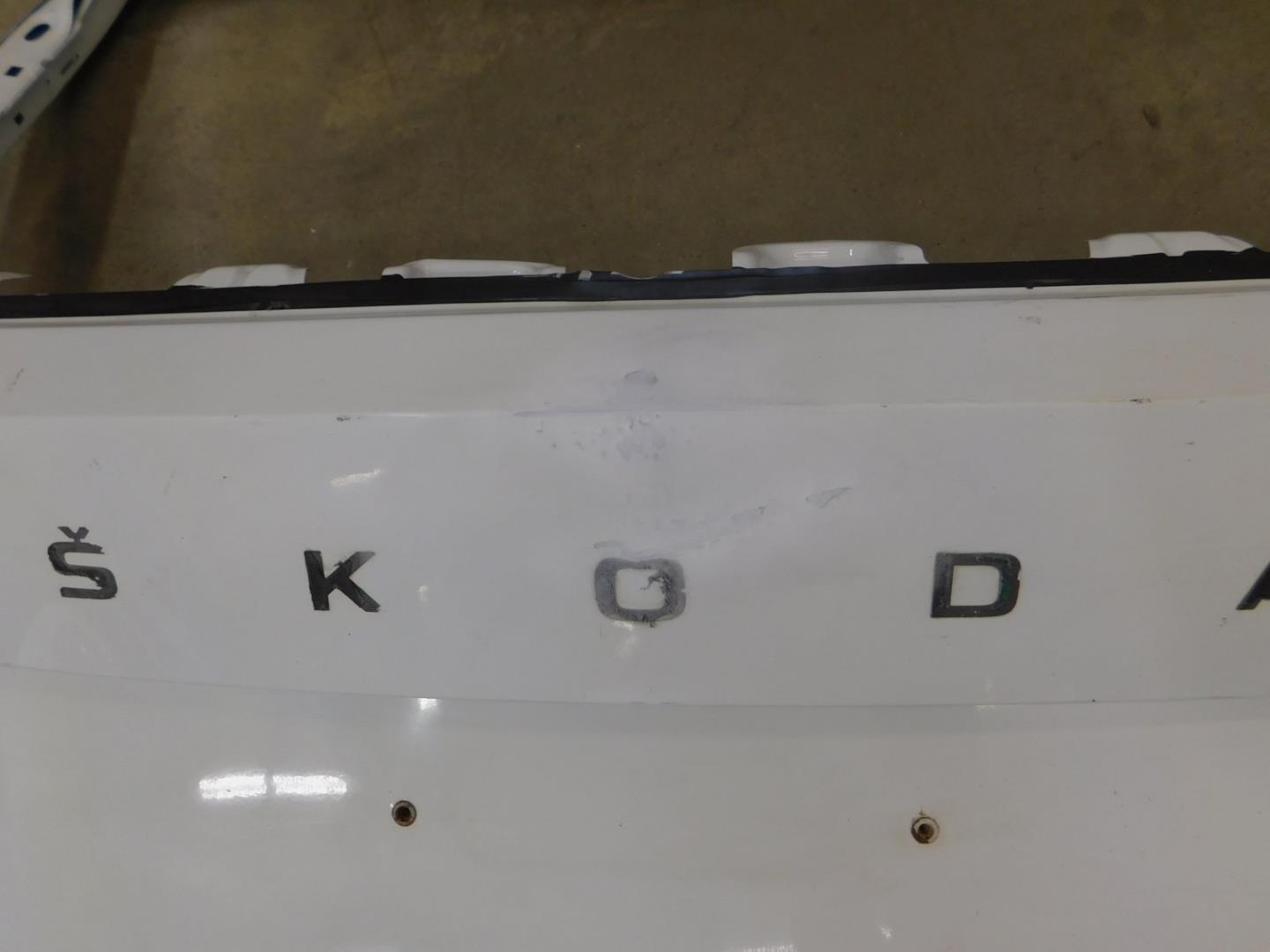 Дверь багажника