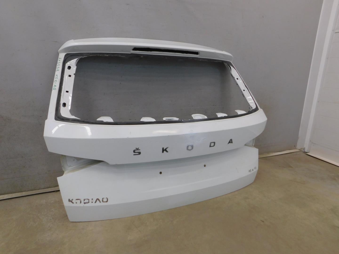 Дверь багажника