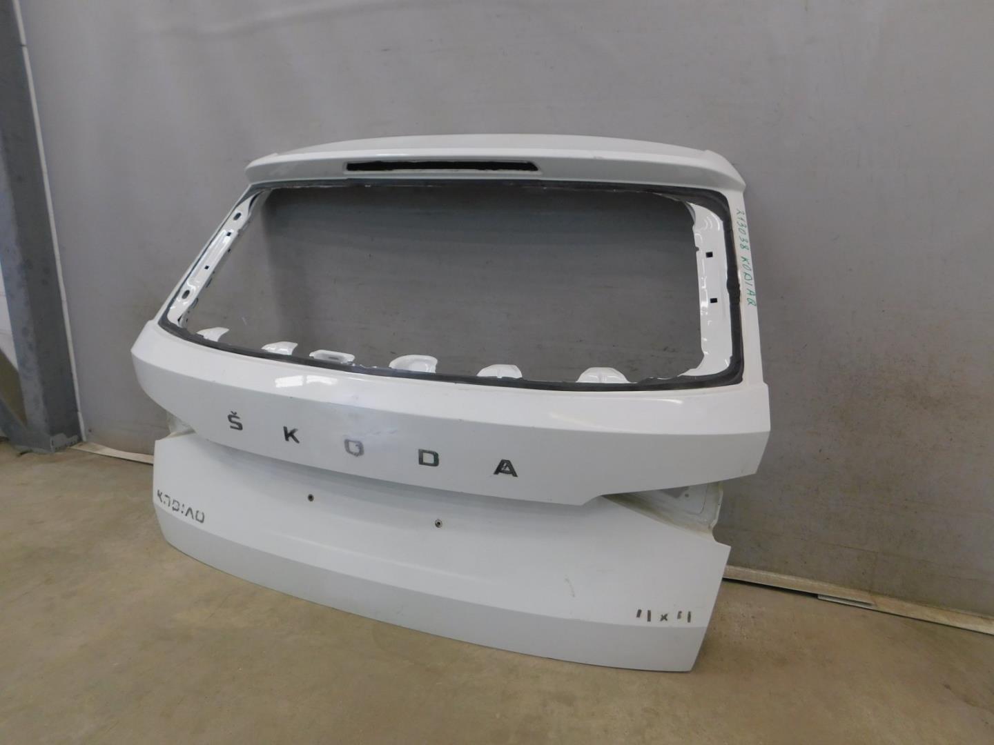 Дверь багажника