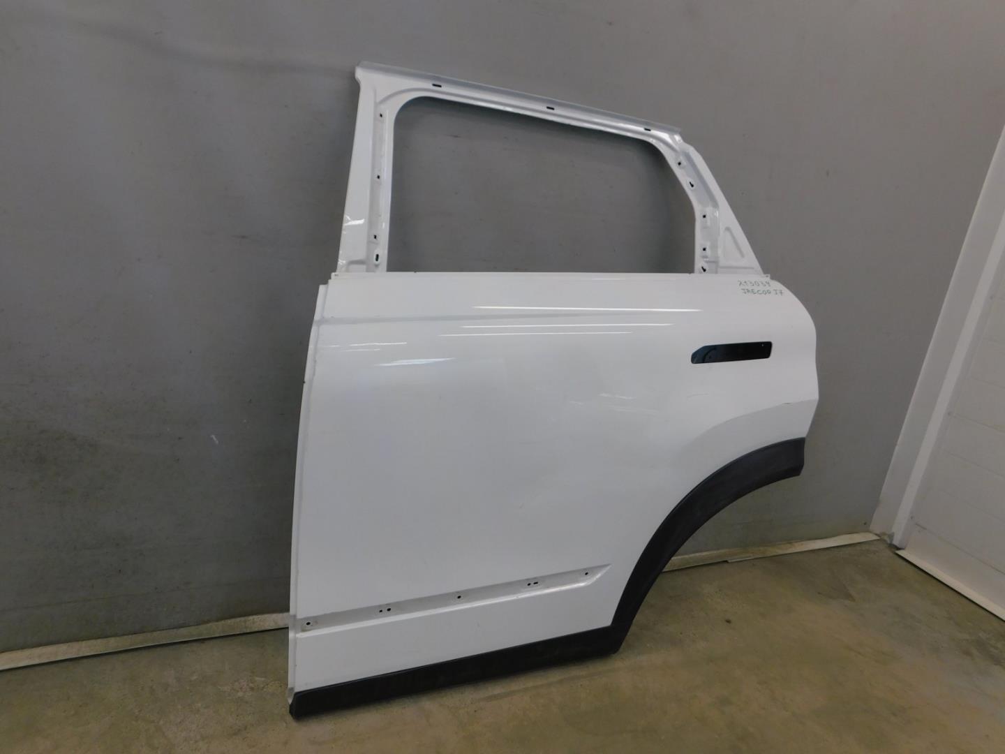 Дверь задняя левая