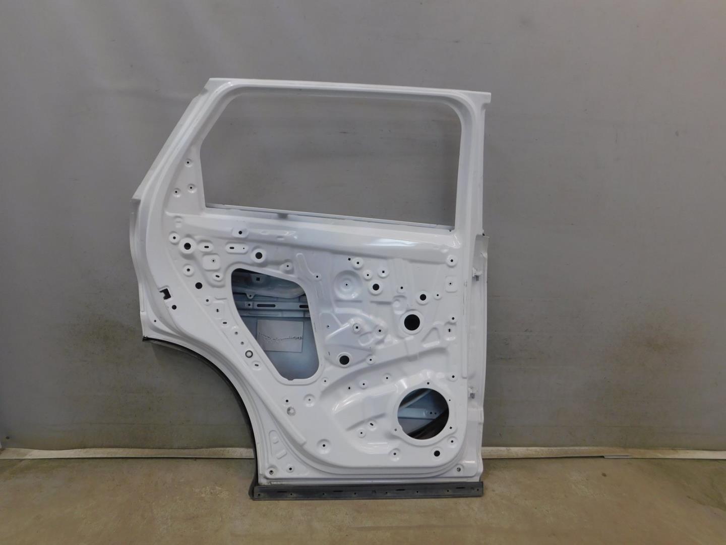 Дверь задняя левая