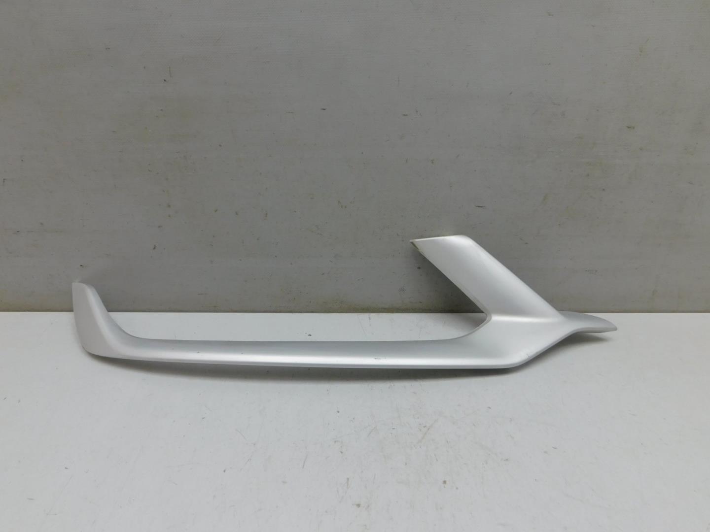 Молдинг переднего бампера