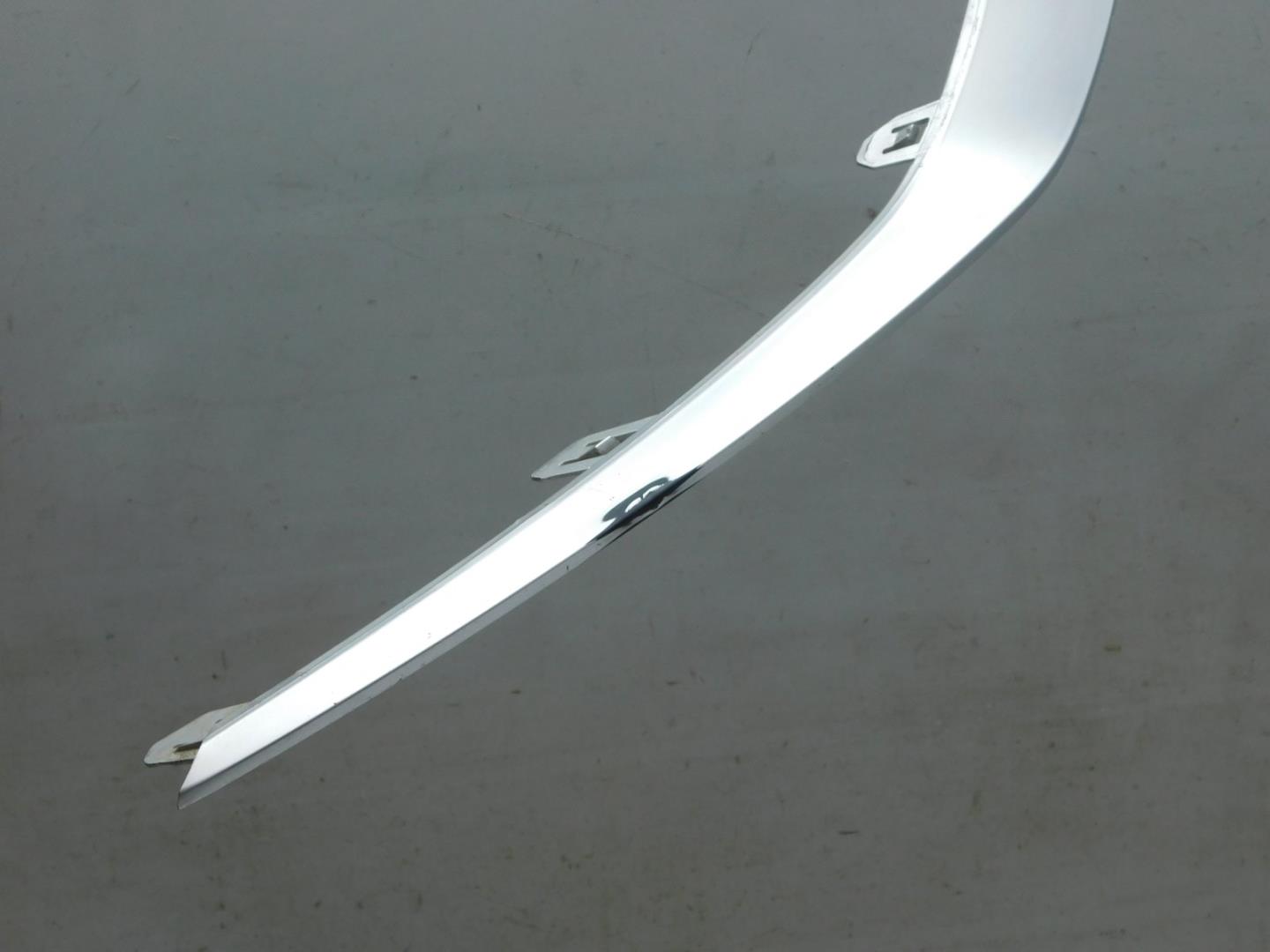 Накладка переднего бампера