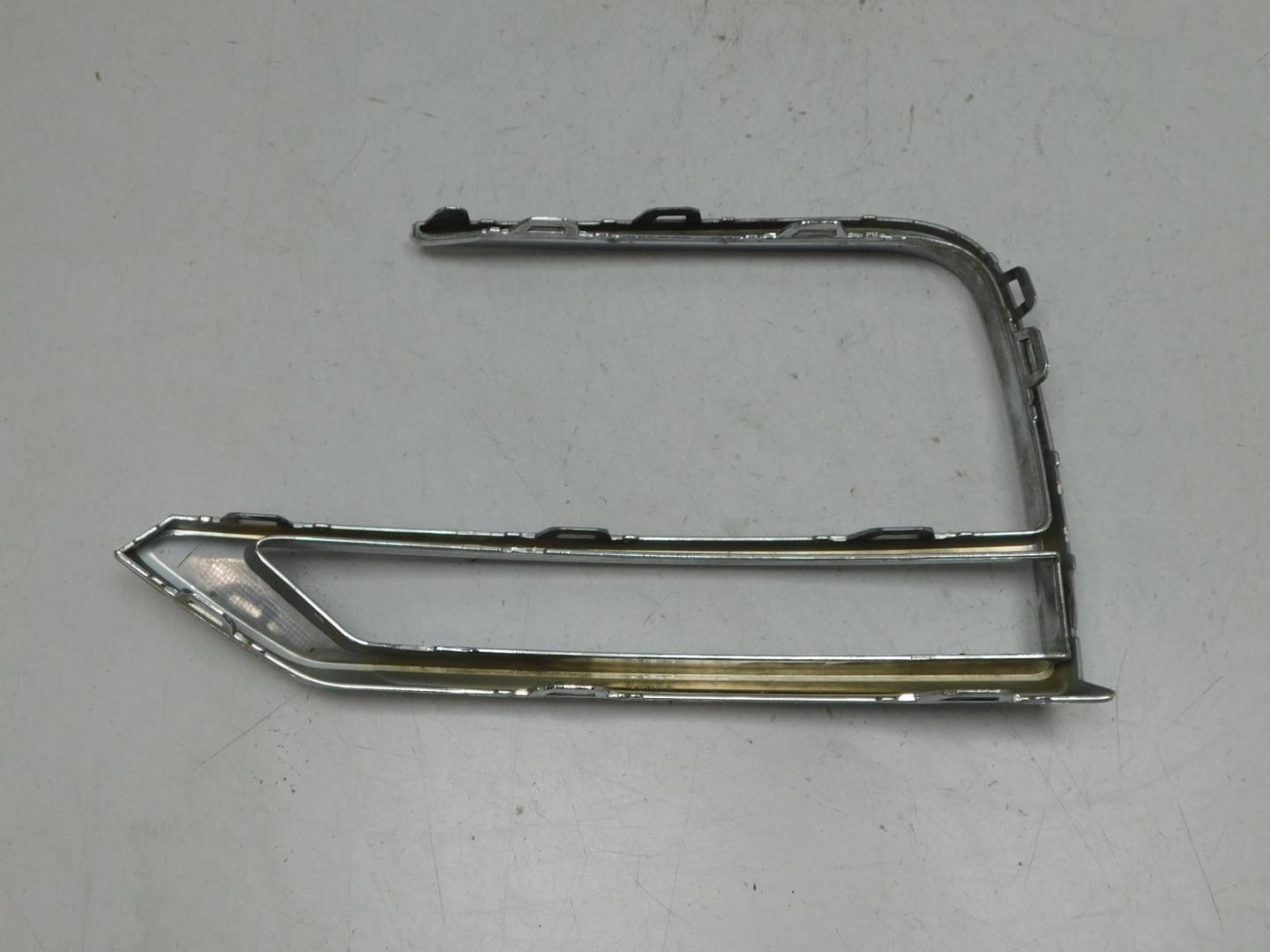 Молдинг переднего бампера