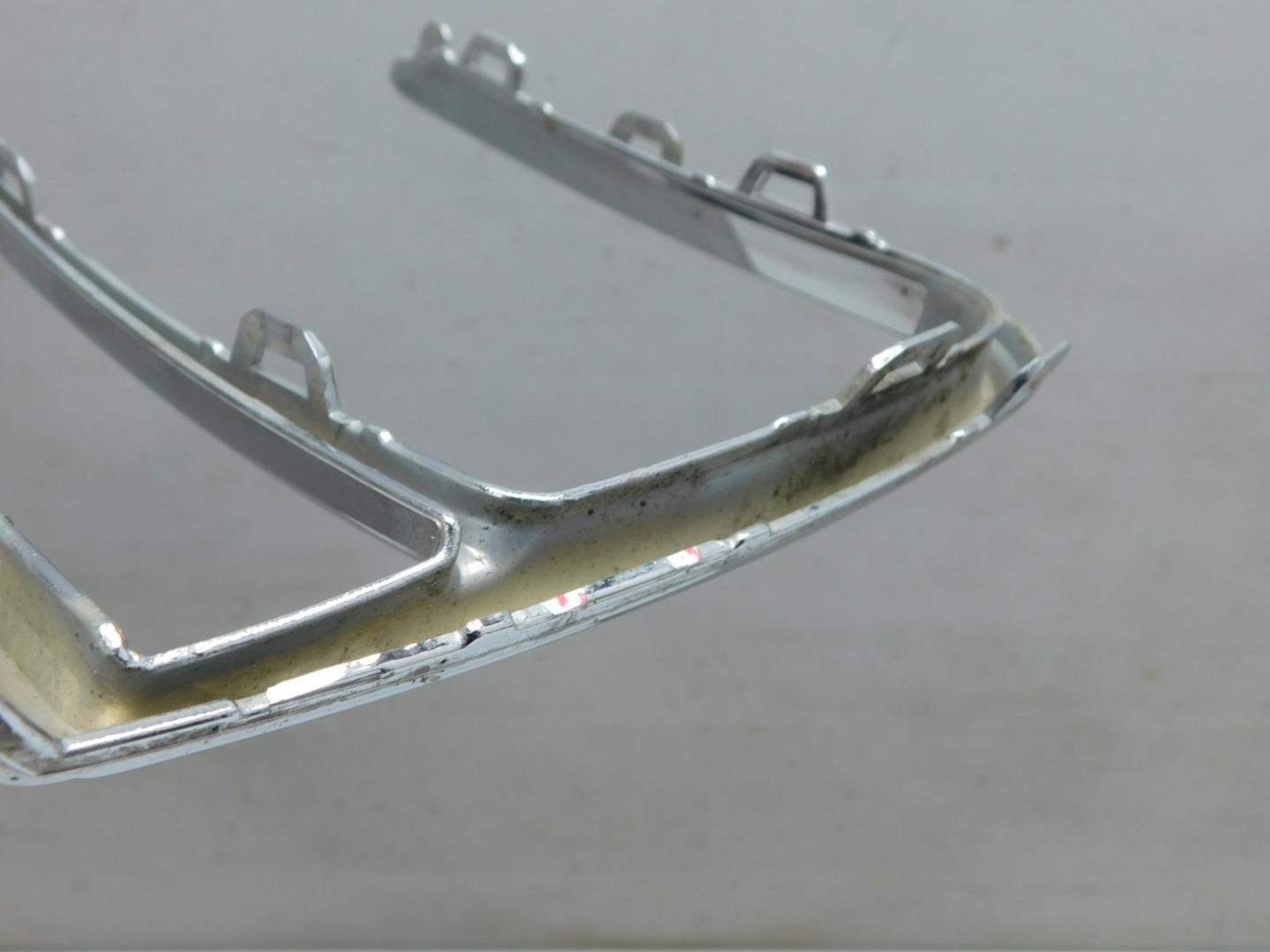 Молдинг переднего бампера