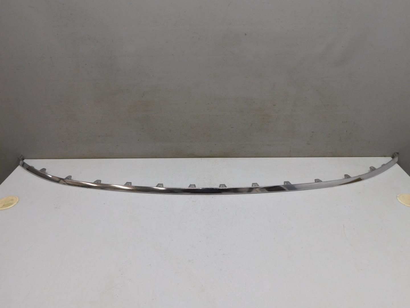 Молдинг переднего бампера