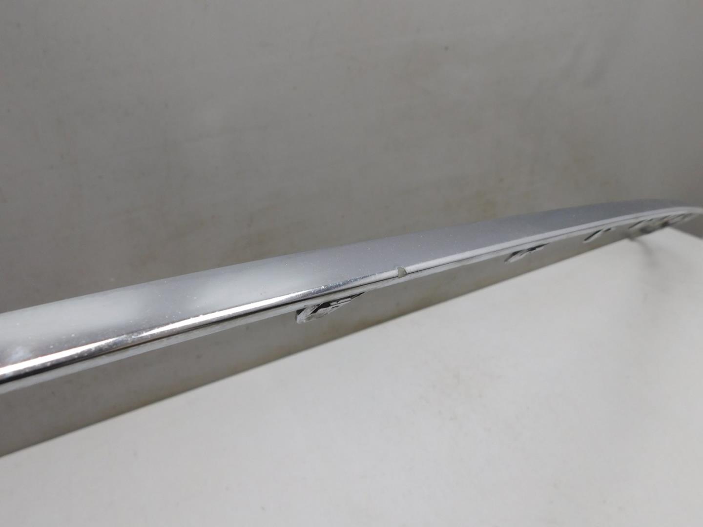 Молдинг переднего бампера