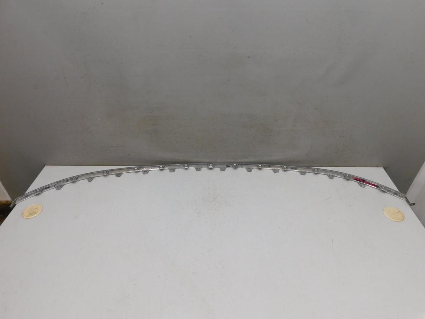 Молдинг переднего бампера