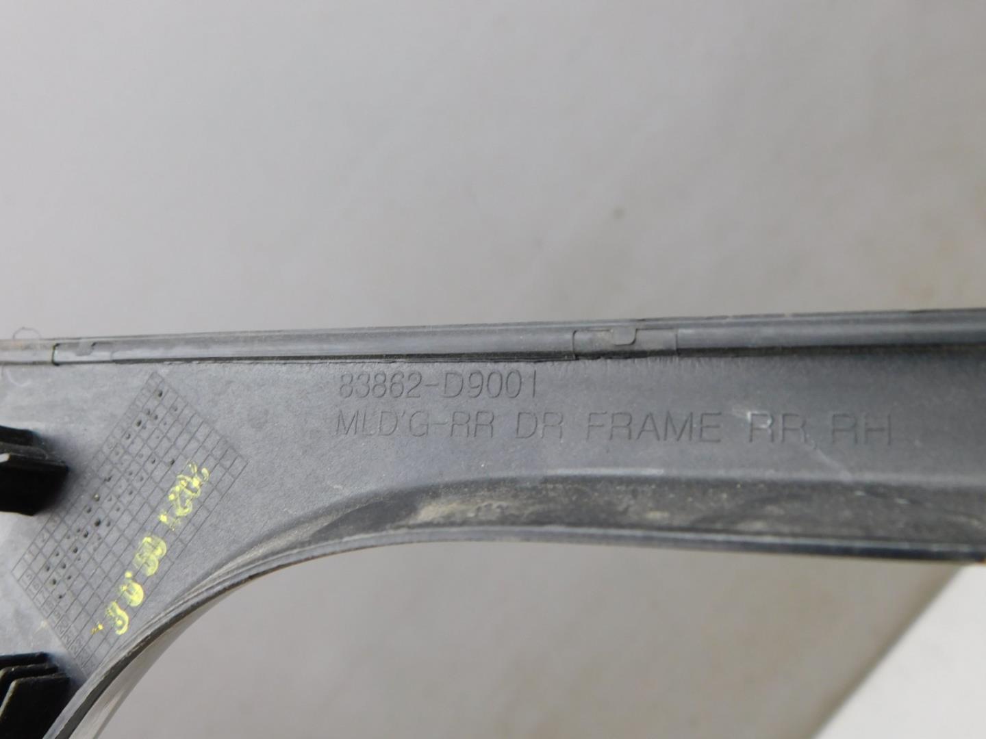 Накладка двери задней правой