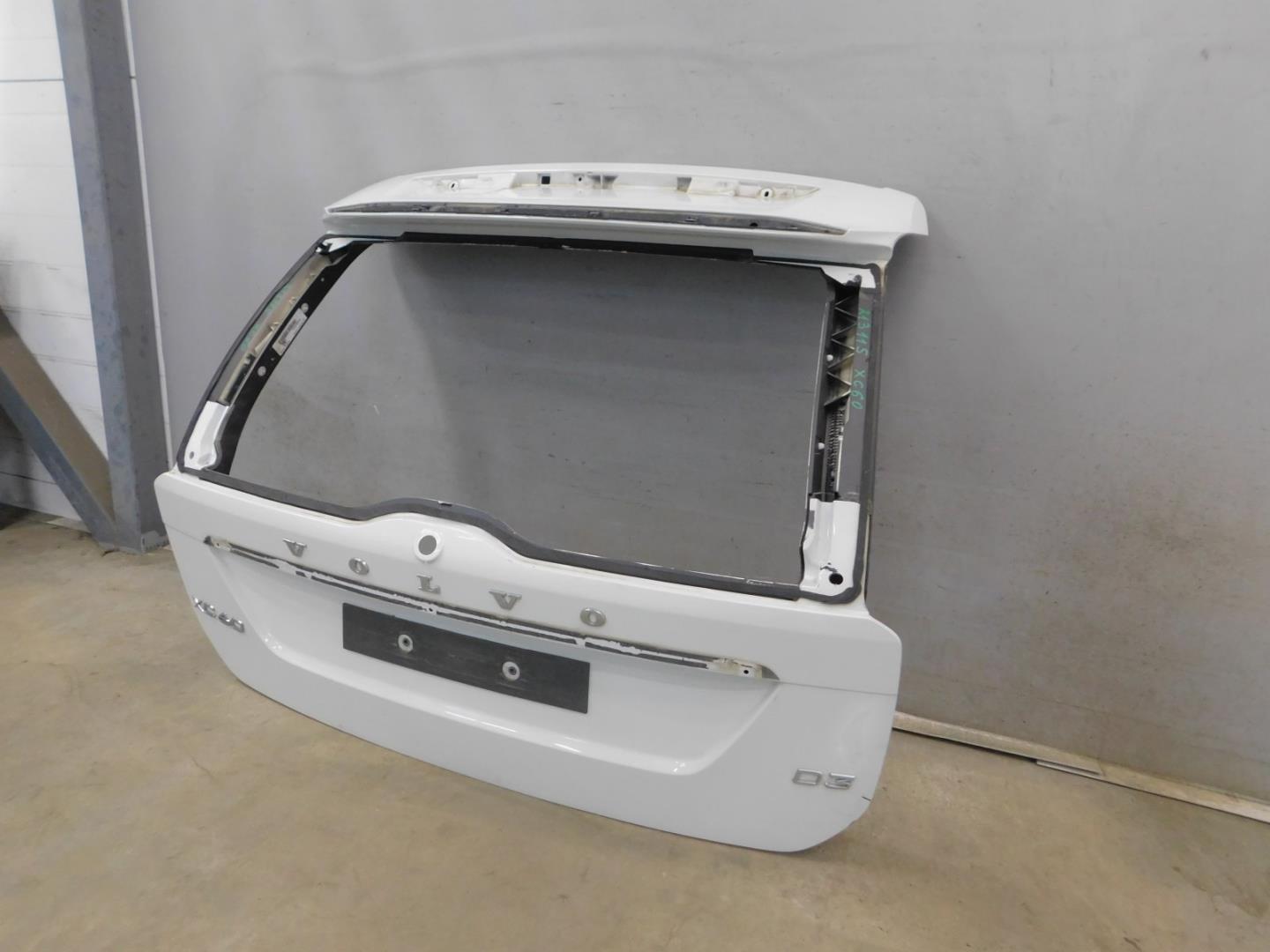 Дверь багажника