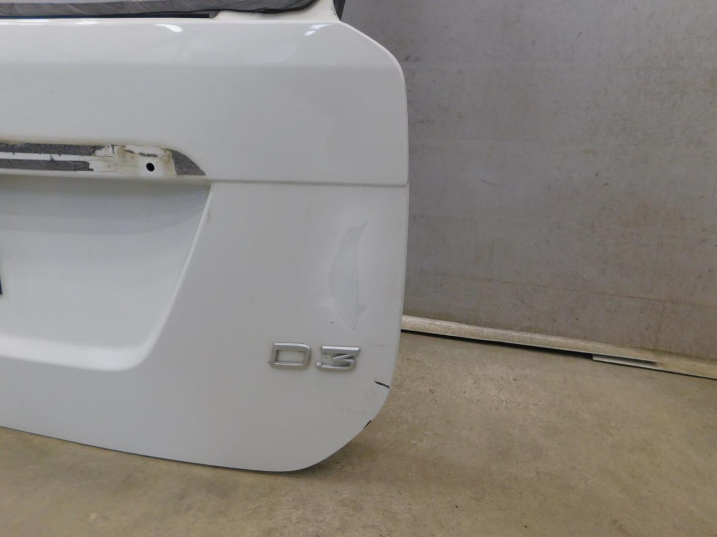 Дверь багажника