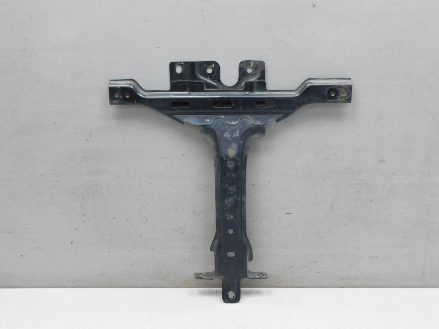 Кронштейн замка капота