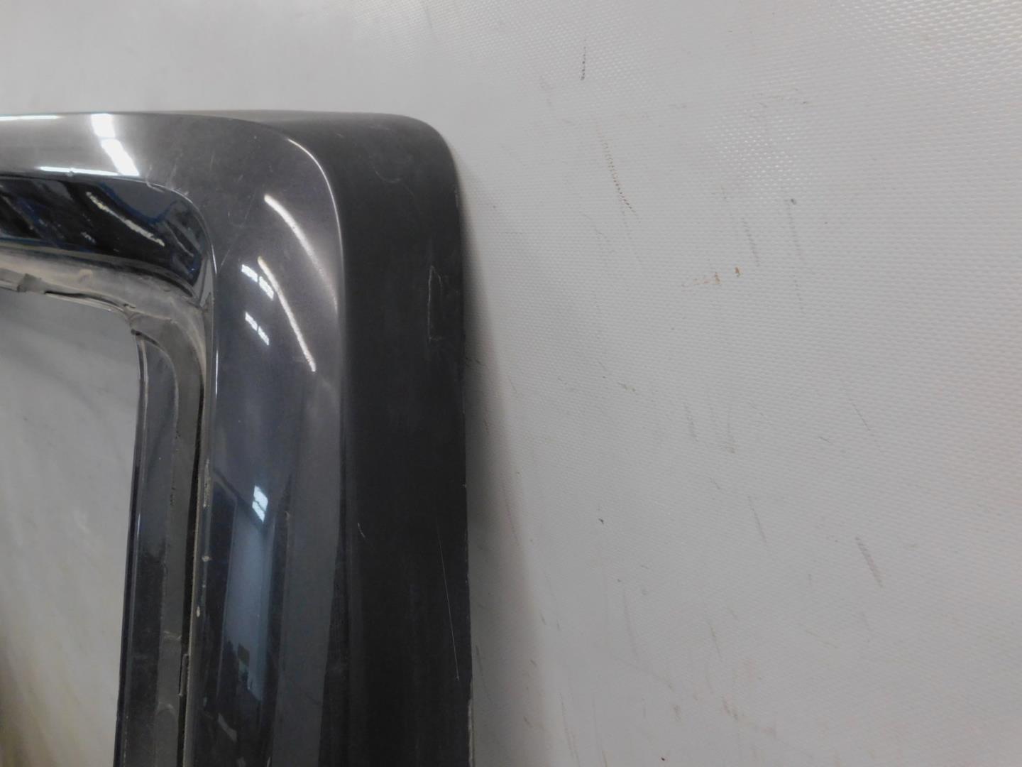 Дверь багажника