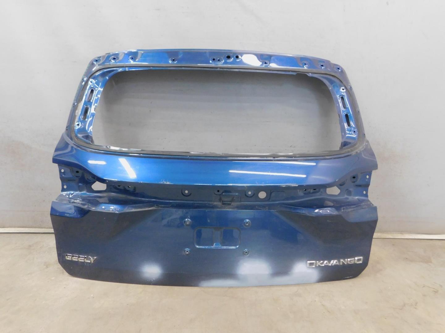 Дверь багажника