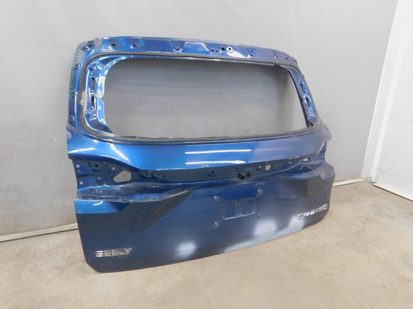 Дверь багажника