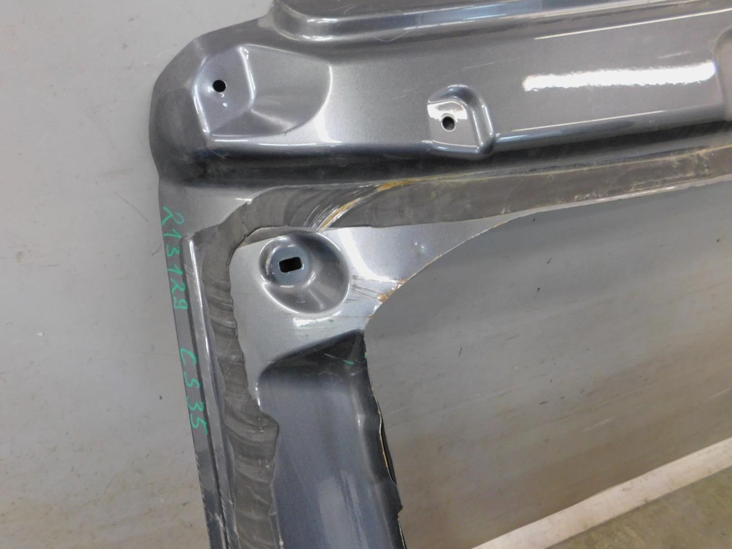 Дверь багажника