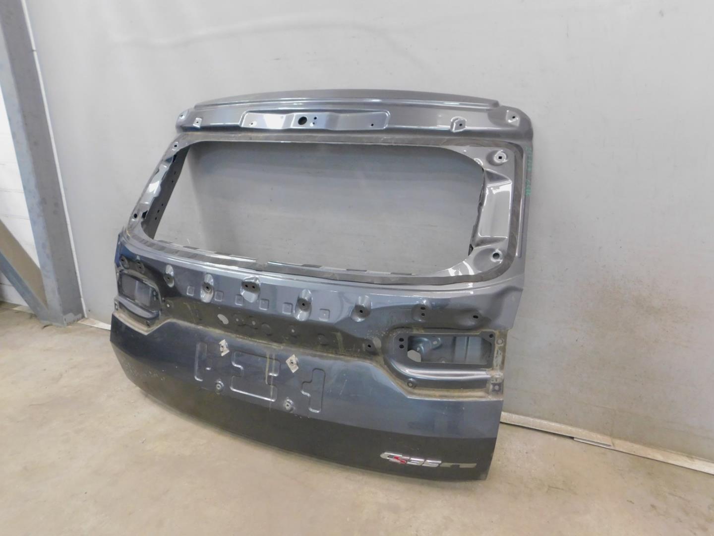 Дверь багажника