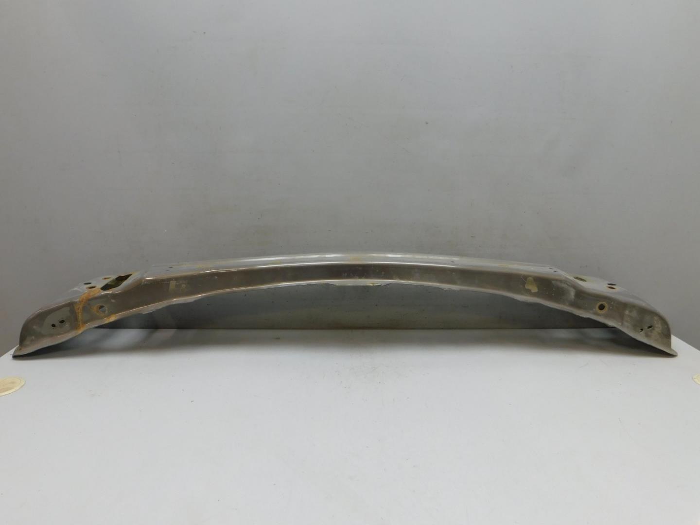 Усилитель переднего бампера