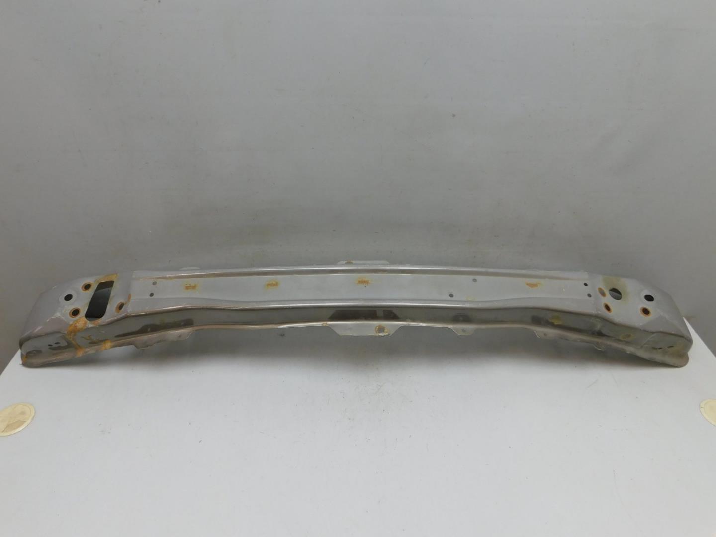 Усилитель переднего бампера