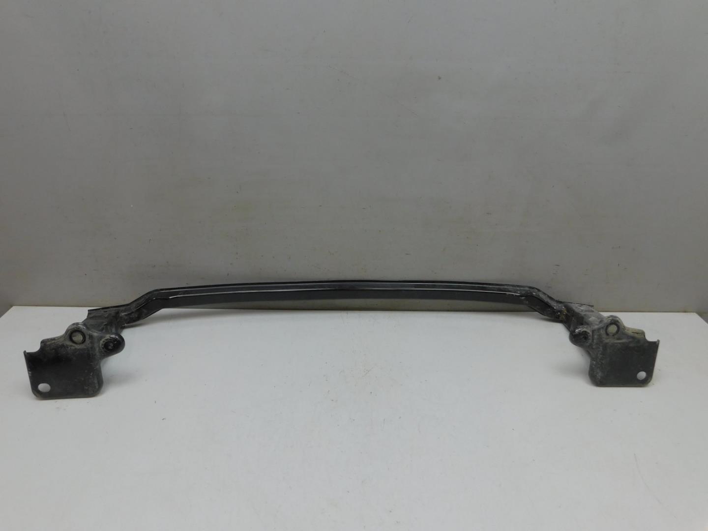 Усилитель переднего бампера