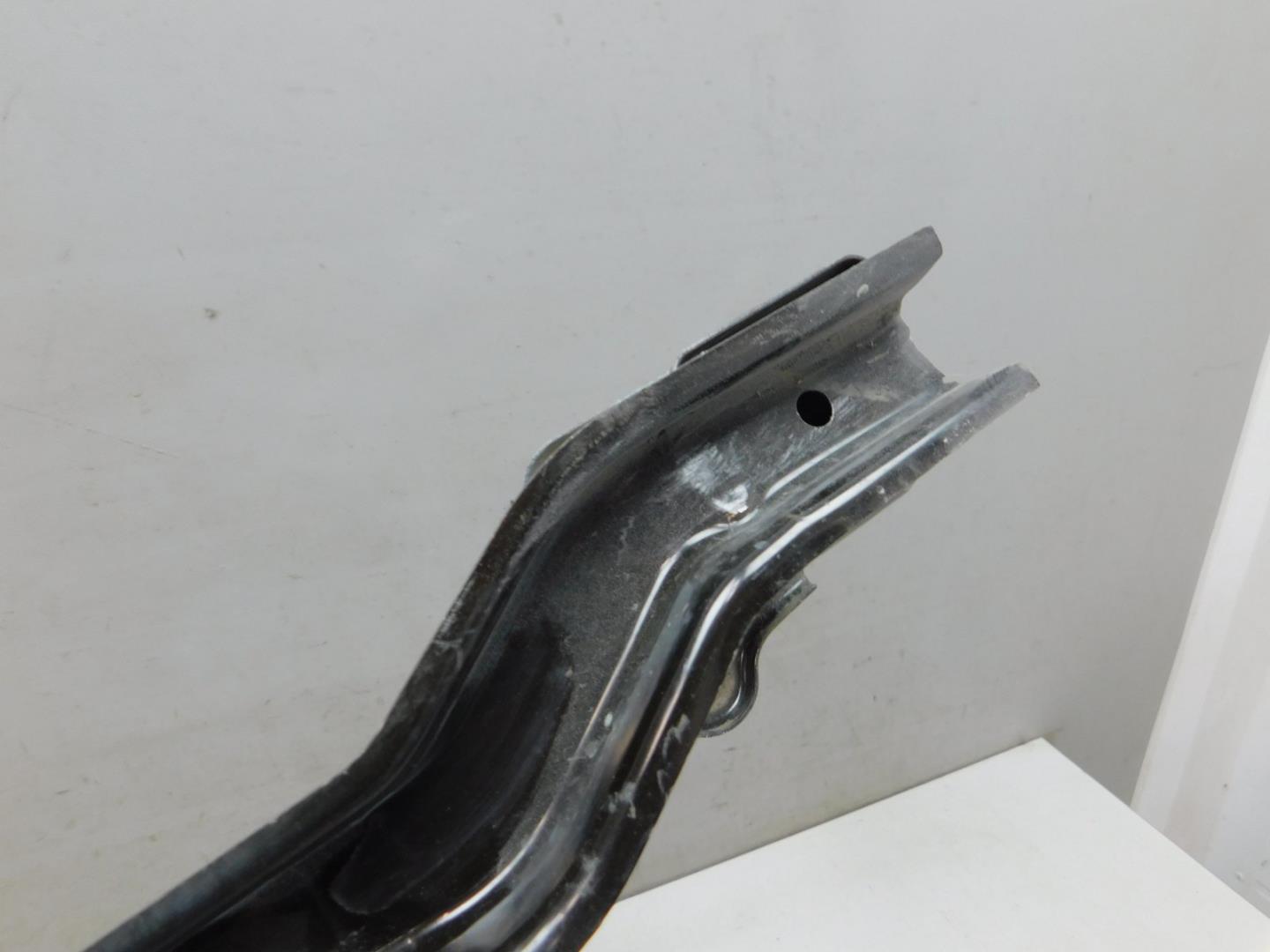 Усилитель переднего бампера