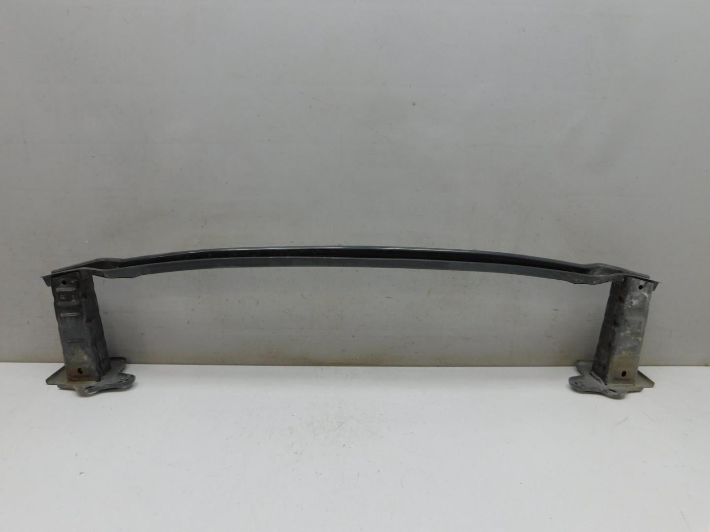 Усилитель переднего бампера