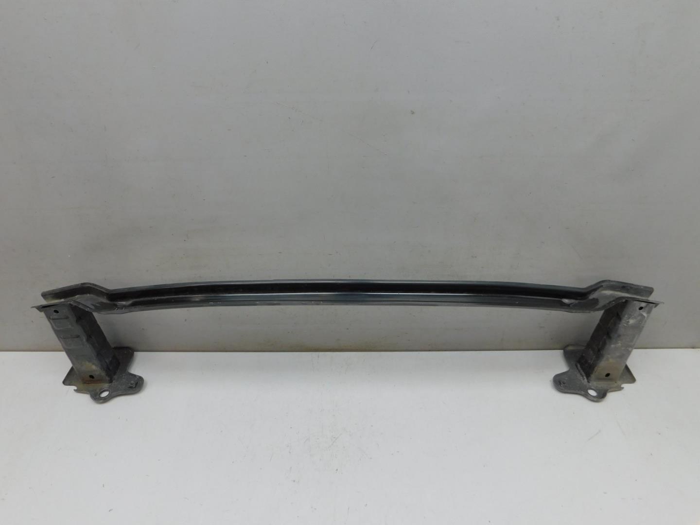 Усилитель переднего бампера