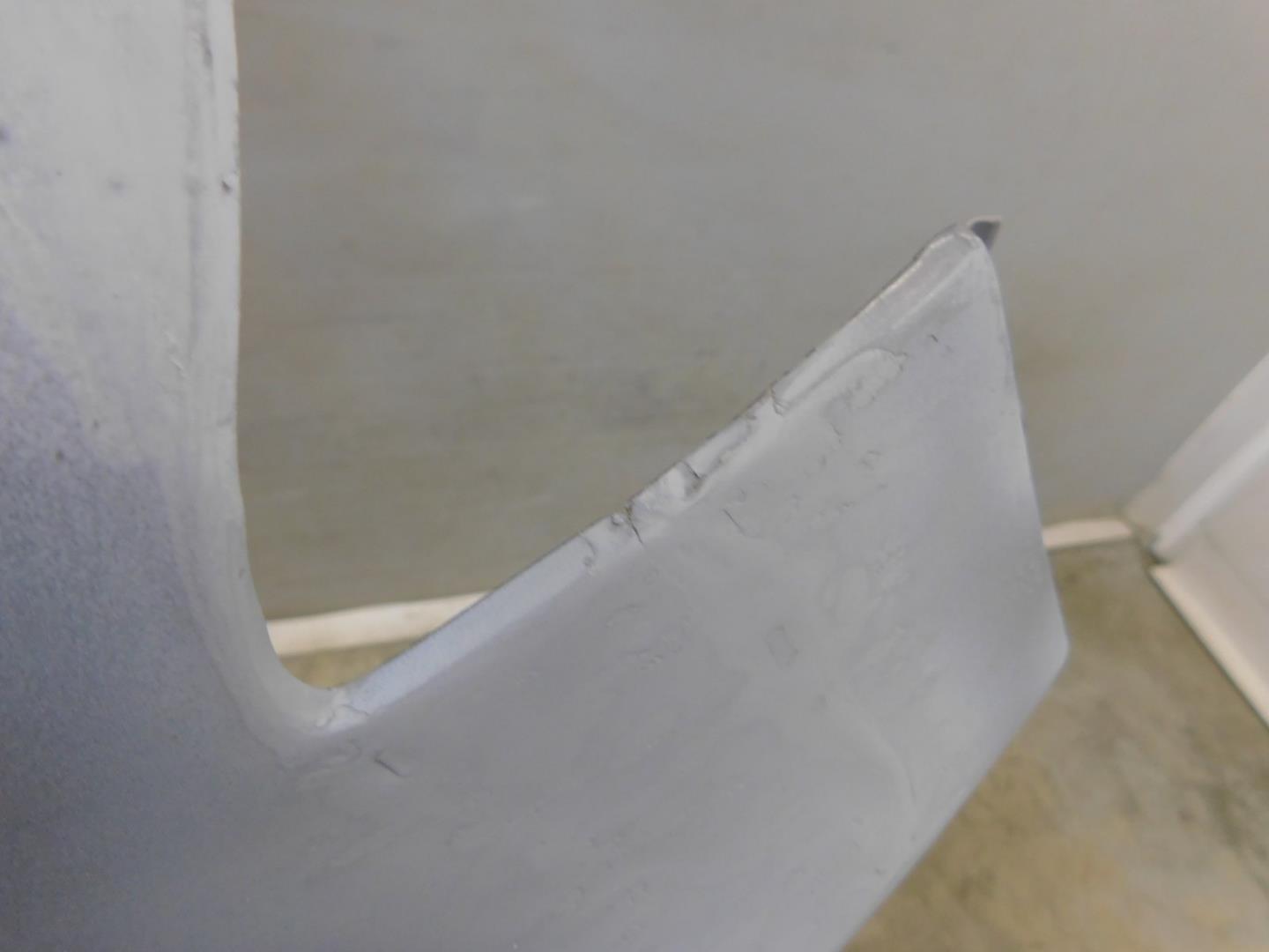 Крыло переднее правое