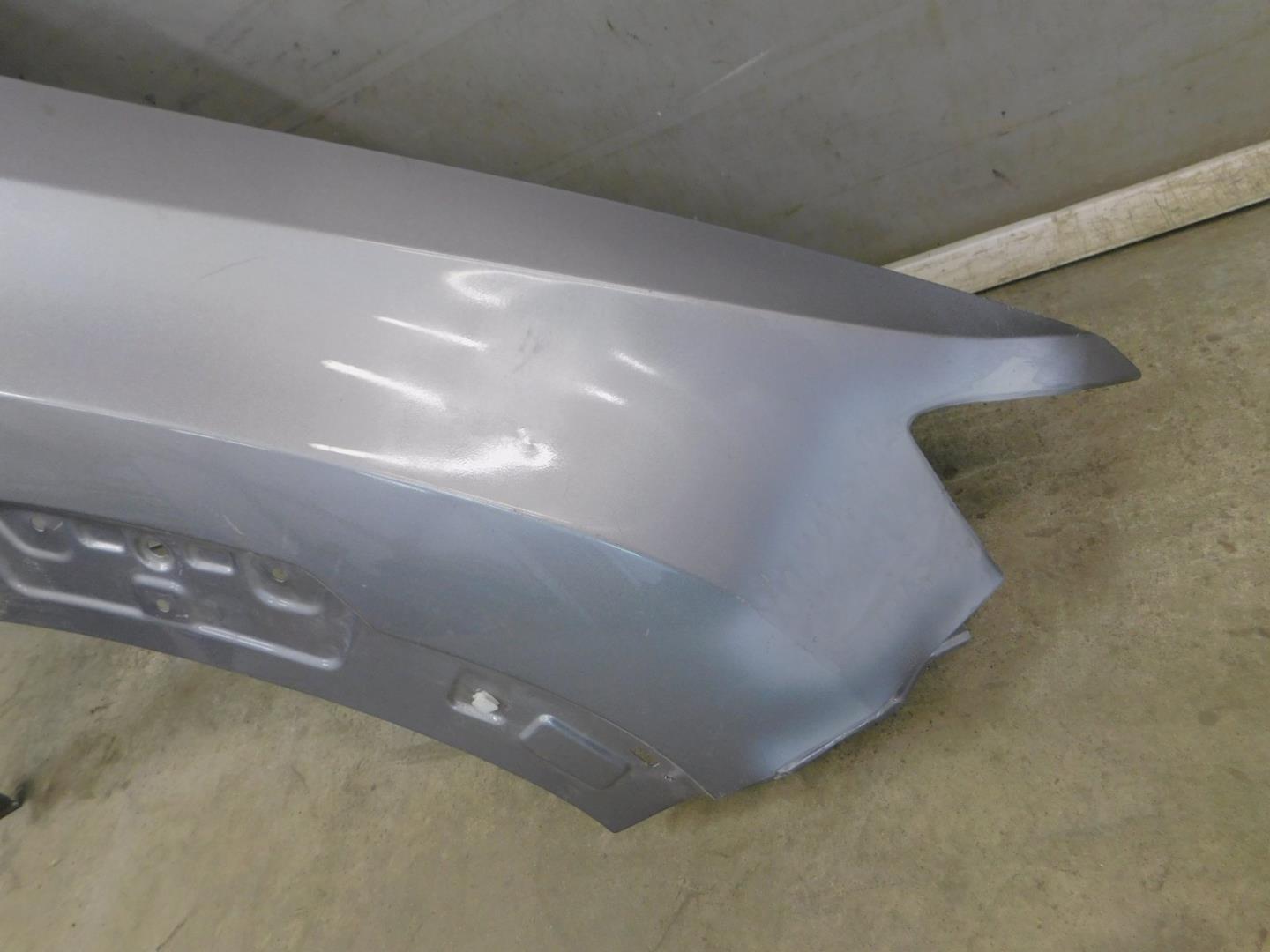 Крыло переднее правое