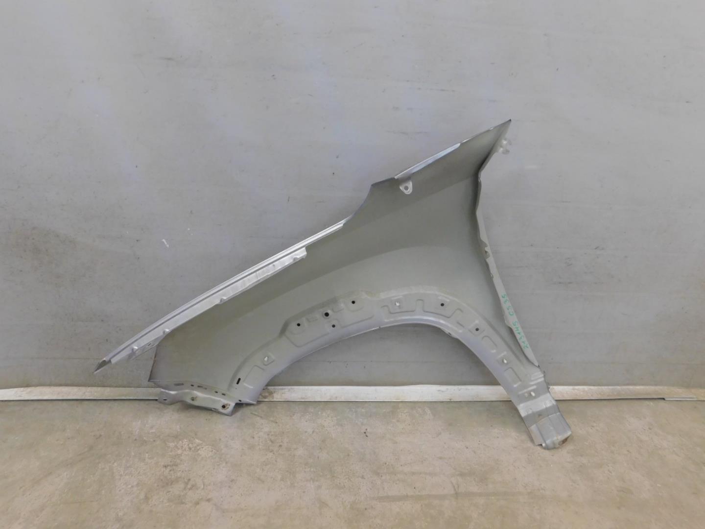 Крыло переднее правое