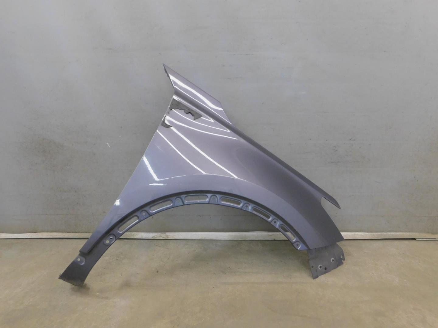 Крыло переднее правое