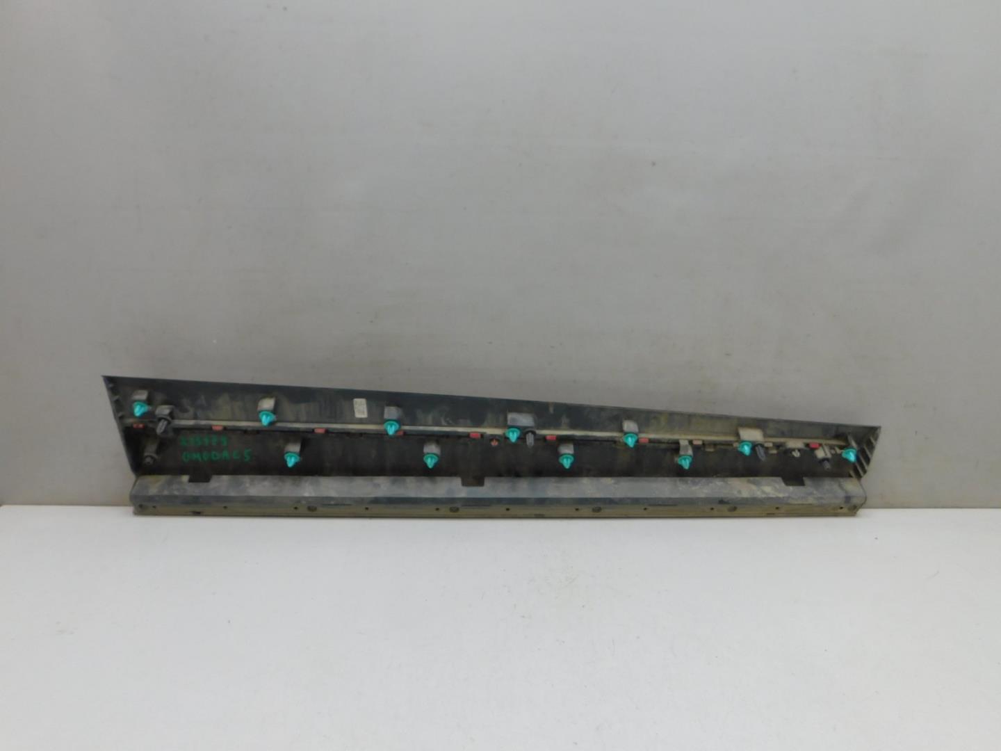 Накладка двери передней левой