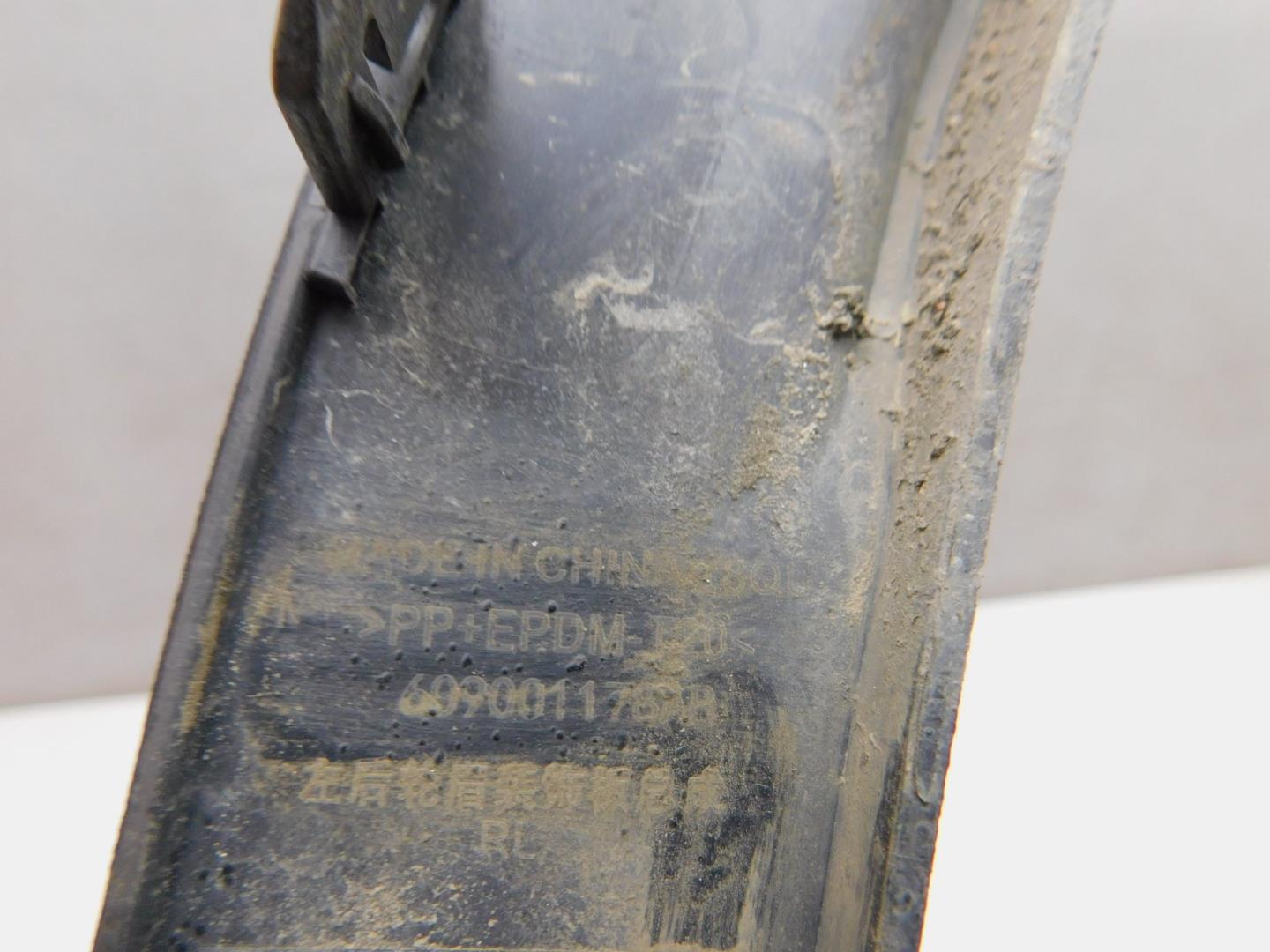 Накладка заднего крыла левого