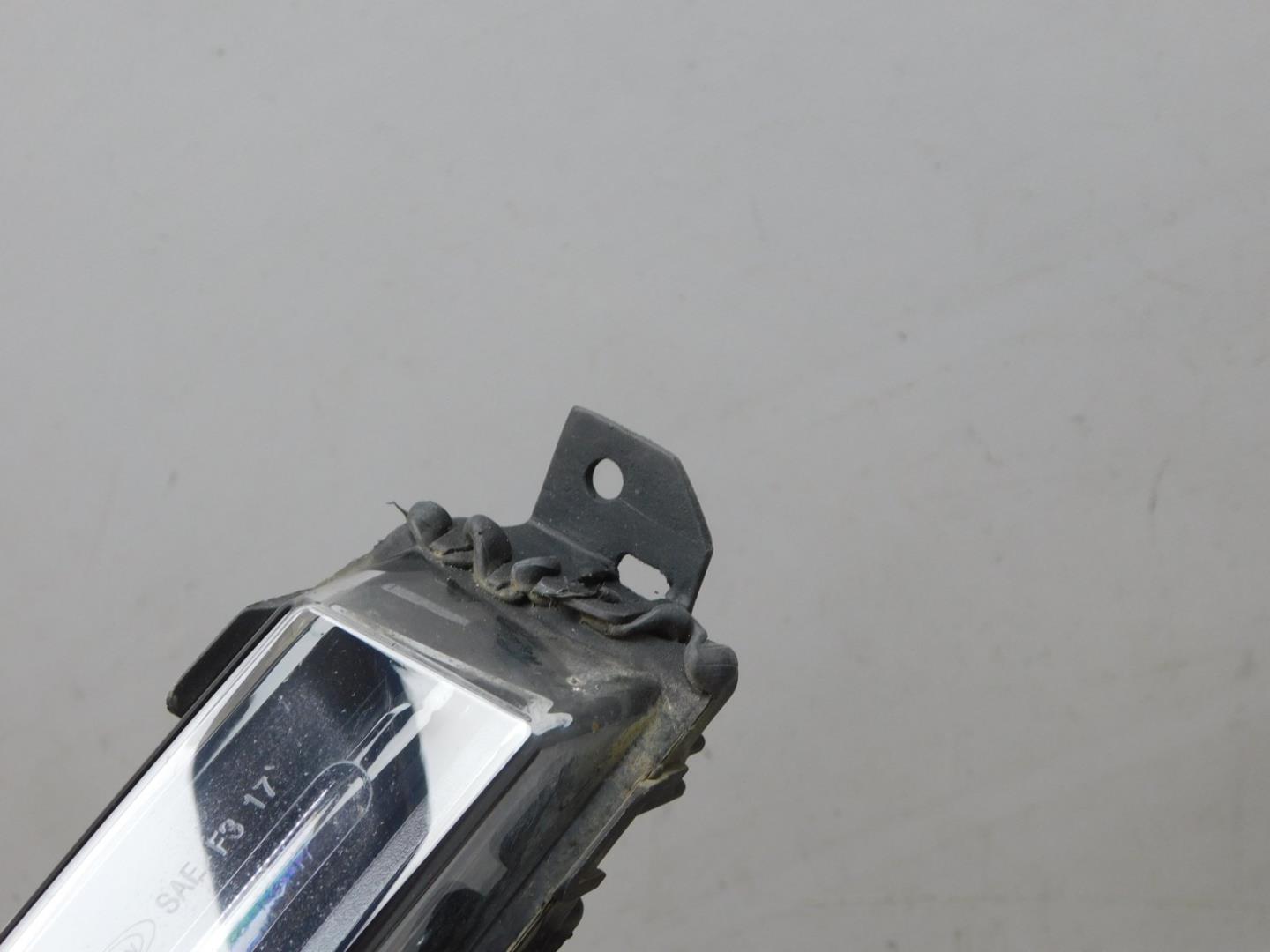 Фара противотуманная левая