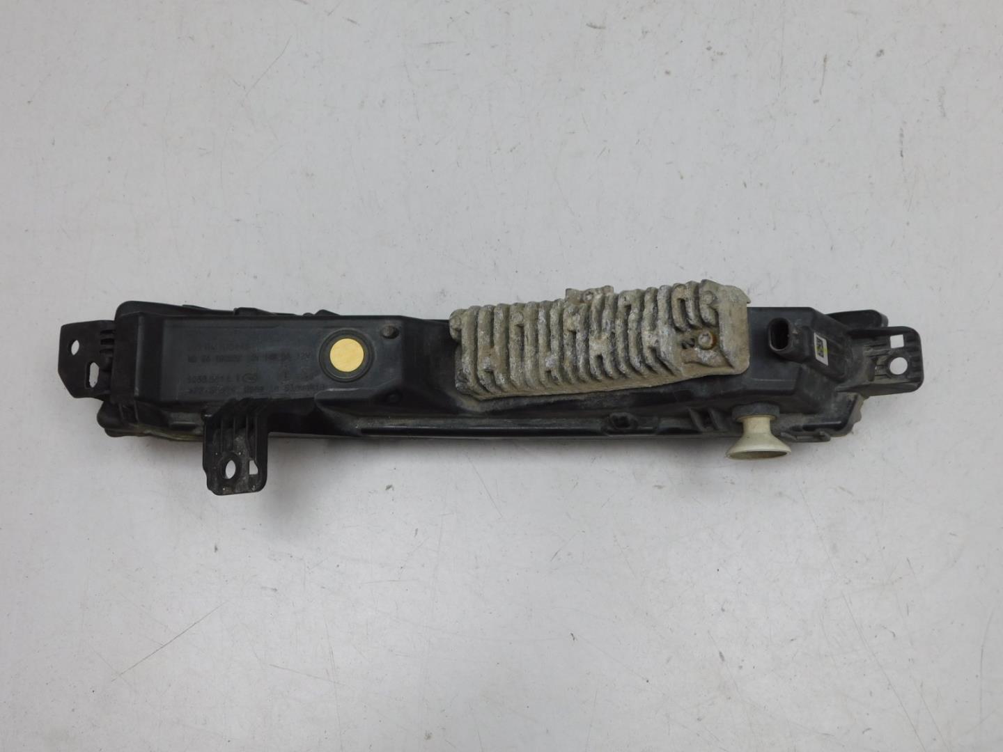 Фара противотуманная левая